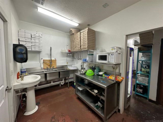 314 W Main St, Henryetta, OK 74437