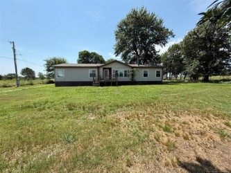 8352 Chestnut Rd, Henryetta, OK 74437