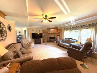 8352 Chestnut Rd, Henryetta, OK 74437