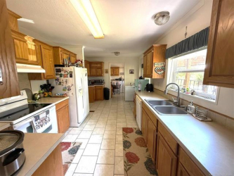 8352 Chestnut Rd, Henryetta, OK 74437