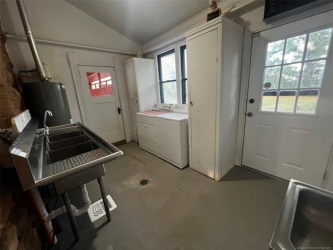 508 E 9th St, Weleetka, OK 74880