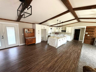 304 Hickory Dr, Henryetta, OK 74437