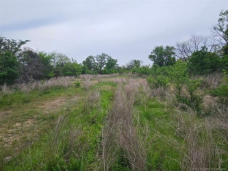 24 Holly Rd, Henryetta, OK 74437