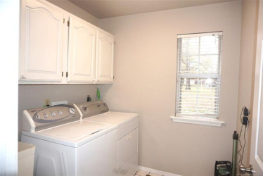 906 N 14th St, Henryetta, OK 74437