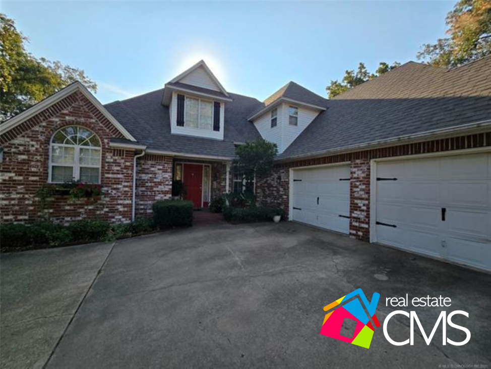 906 N 14th St, Henryetta, OK 74437