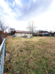 817 N 14th St, Okemah, OK 74859