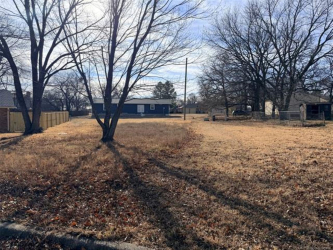 Ashwood Circle, Henryetta, OK 74437